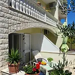 Domora Apartment