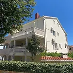 Domora Apartment