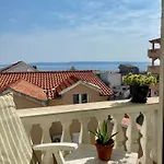 Domora Apartment *