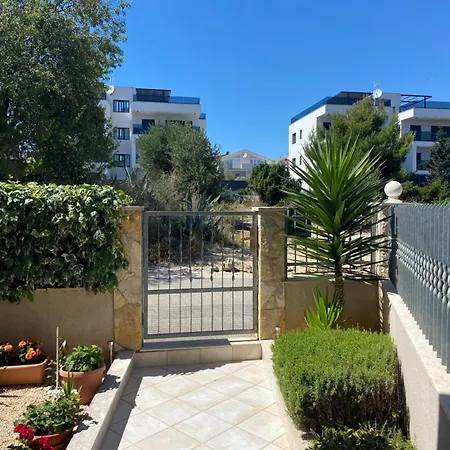 Domora Διαμέρισμα Τρογκίρ