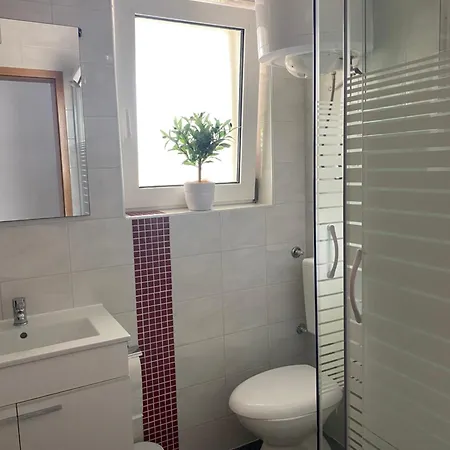 Domora * Τρογκίρ